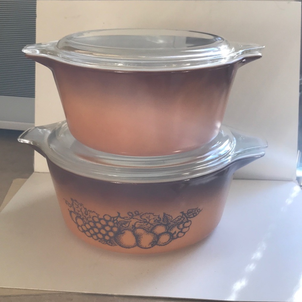Vintage old orchard Pyrex casseroles. Set of 2